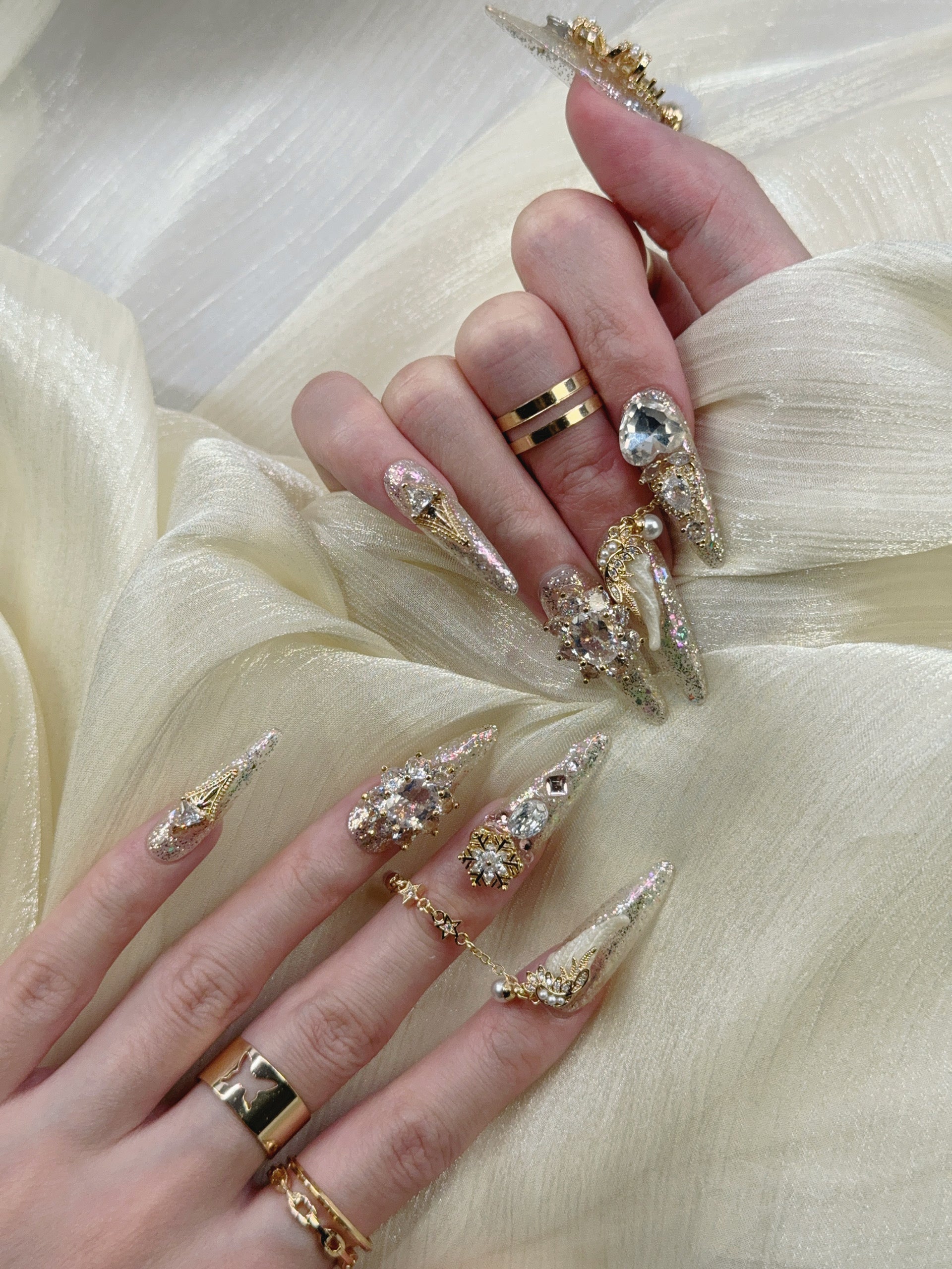 Close-up of Dreamy Feather Nails – Delicate Feather-Inspired Press-On Nails