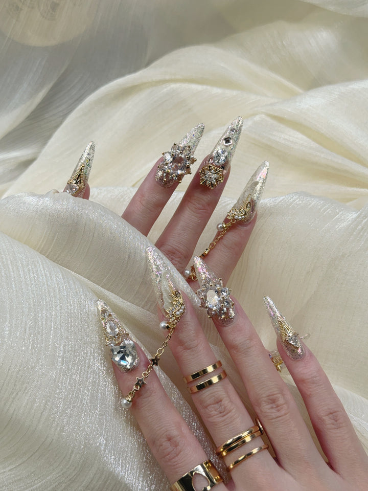 Close-up of Dreamy Feather Nails – Delicate Feather-Inspired Press-On Nails