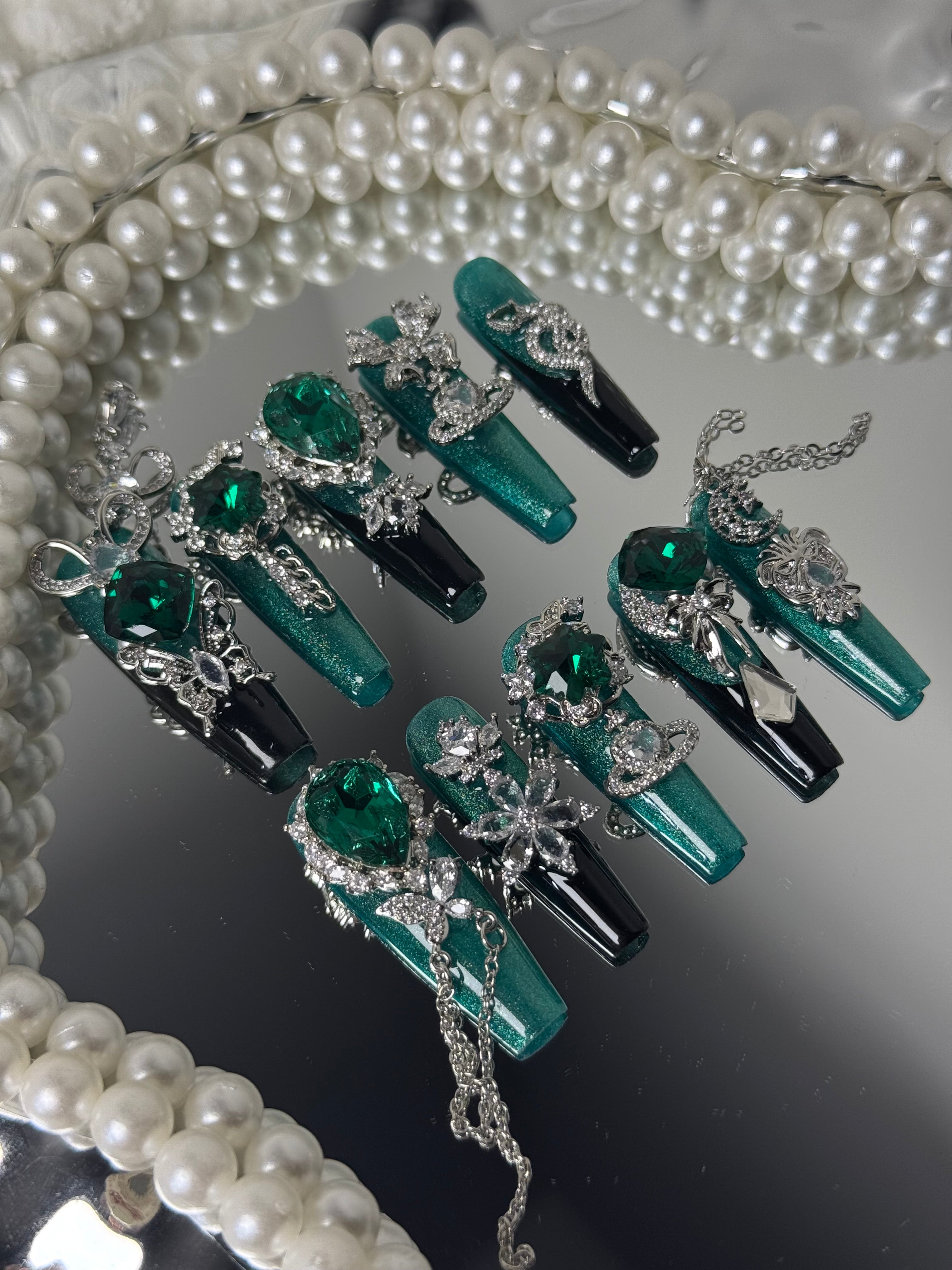 Emerald Crown Press-On Nails – Luxury Green Nail Art by Fairy Nails