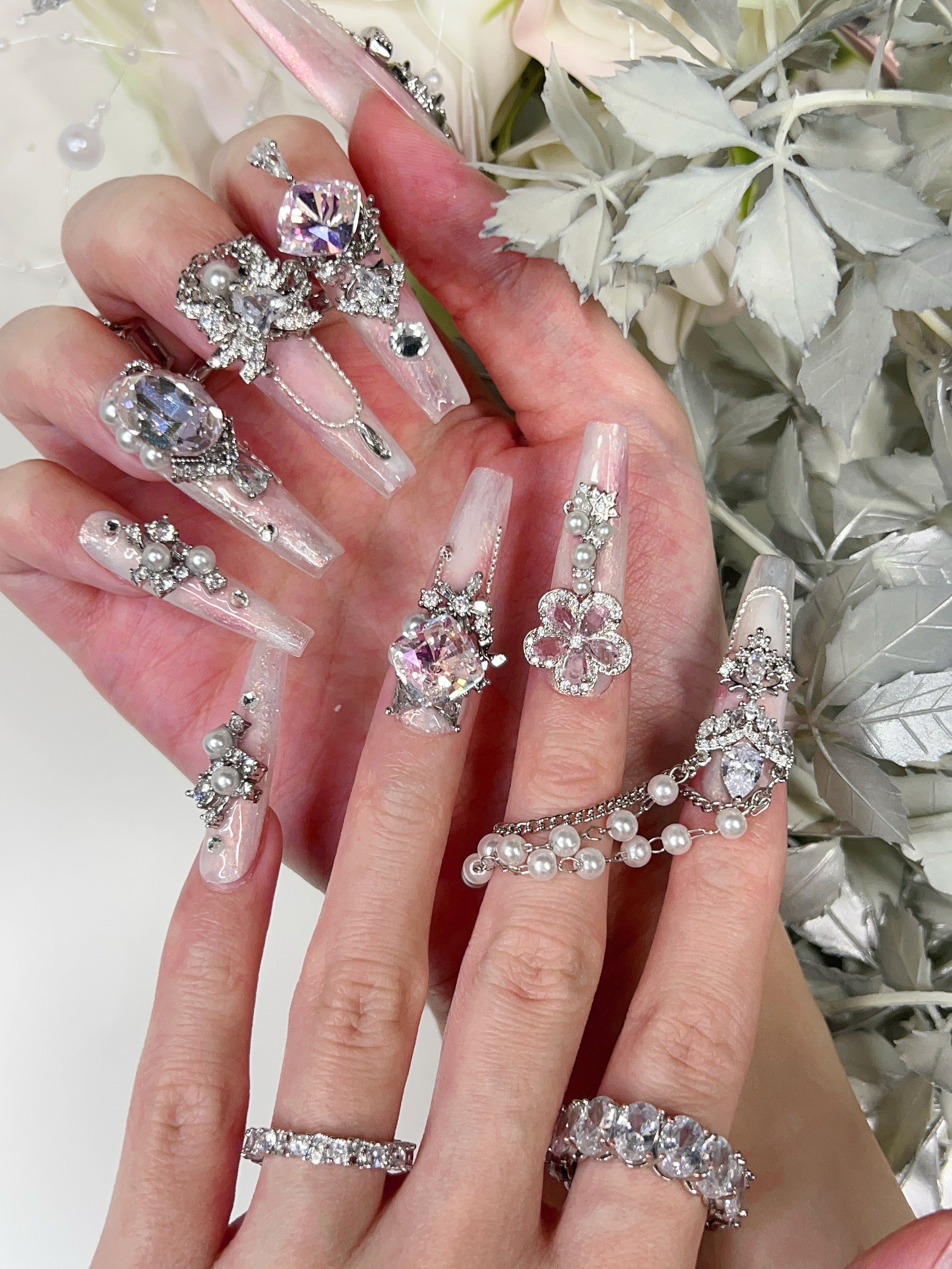 Close-up of Pink Aurora Press-On Nails – High-Quality Aurora Design