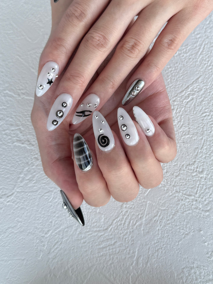 Black and silver press-on nail set – MonoSignal